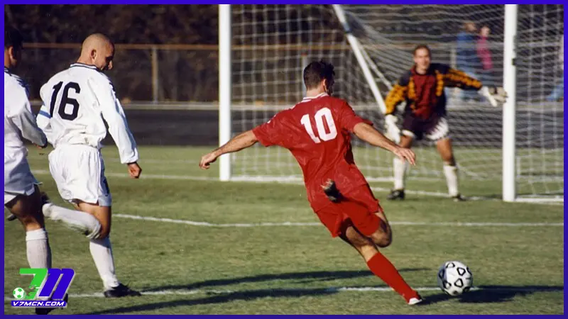 Tìm hiểu khái niệm tiền đạo ảo là gì?