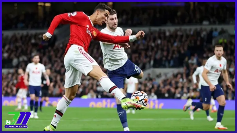 Vai trò của tiền đạo ảo là gì trong bóng đá?